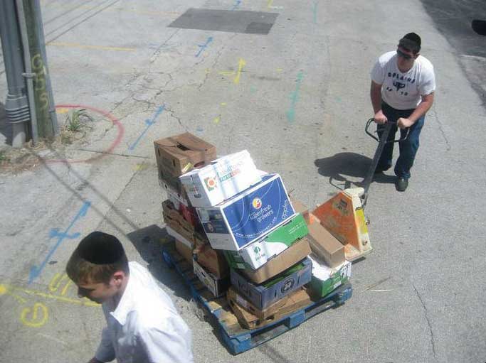 Volunteers distributing food